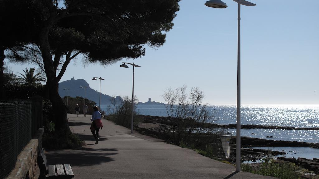 Appartement Dans Villa St Raphael Saint-Raphaël Szoba fotó