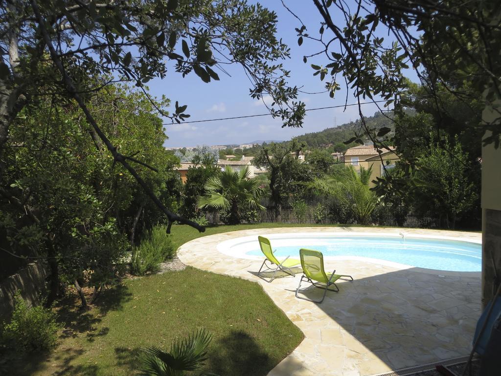 Appartement Dans Villa St Raphael Saint-Raphaël Szoba fotó